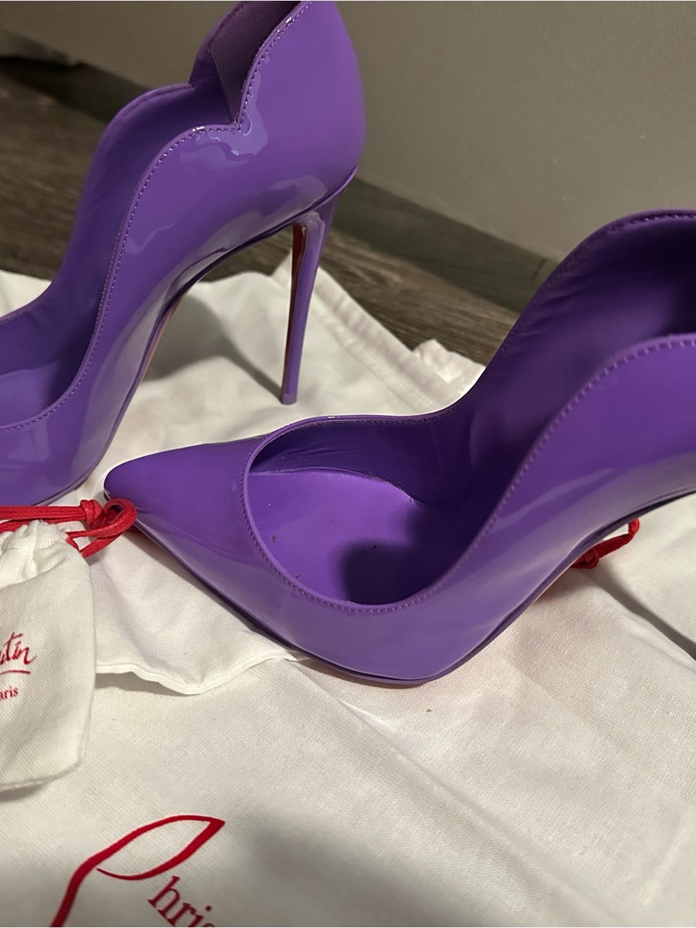 Christian Louboutin Purple Patent Scalloped-Edge Pointed Pumps - Picture 3 of 8